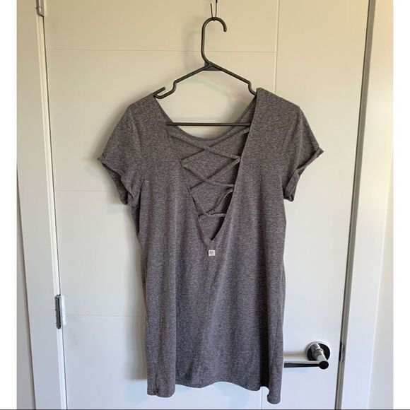 🌸3 for $30🌸 Billabong Heathered Grey T-shirt with strappy back - Picture 3 of 4